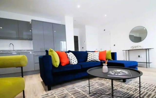 Sophisticated Modern 2 Bedroom Apartment in Solihull