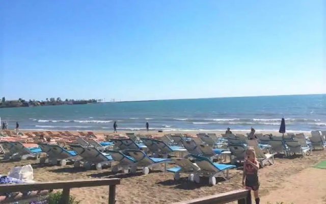 Beach Front Apartment Close to Centre of Side With all you Desire Sleeps up to 4