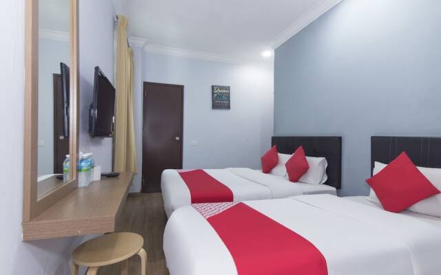 OYO 445 Charisma Hotel