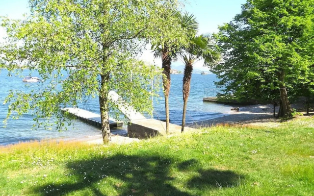 Rashad Studio With Lake View in Baveno