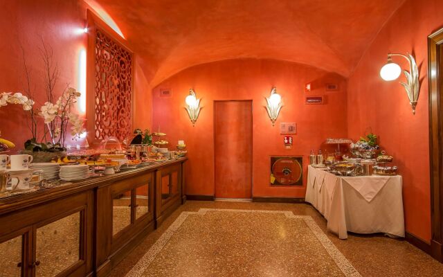 Hotel Corona d'Oro