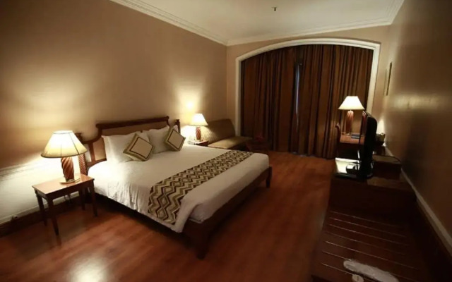 DLF Club 4