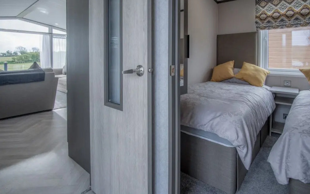 Lakewood Lodge - 2 Bed Lodge - Manorbier