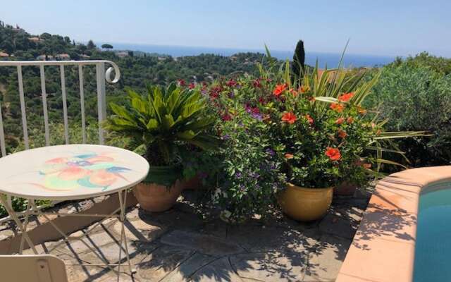 Villa With 4 Bedrooms in La Croix-valmer, With Wonderful sea View, Pri