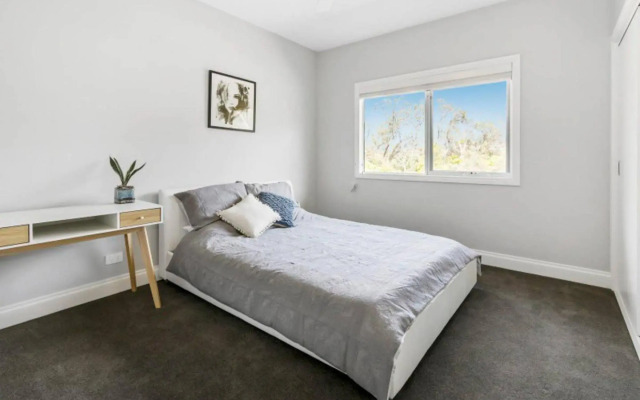 HALE KUPA Rye Beach House Spa Table Tennis