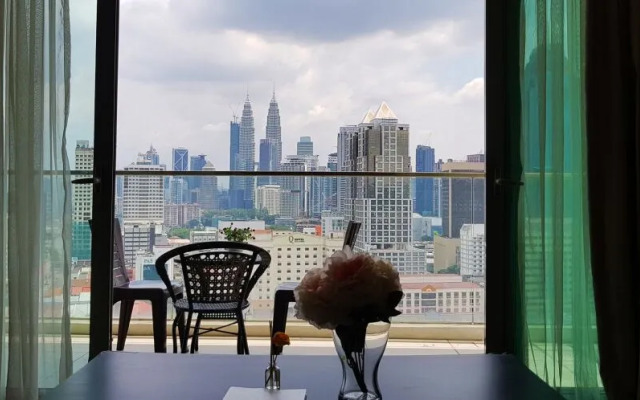 Dream Home & Castle in the Sky Hostel