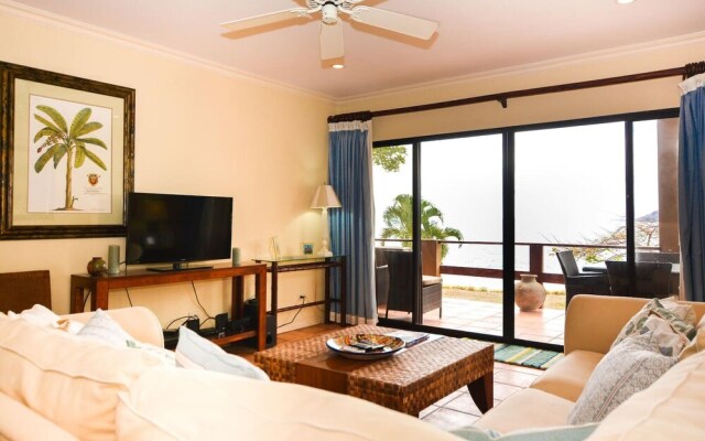 Spectacular - spacious unit in Flamingo in front of the beach