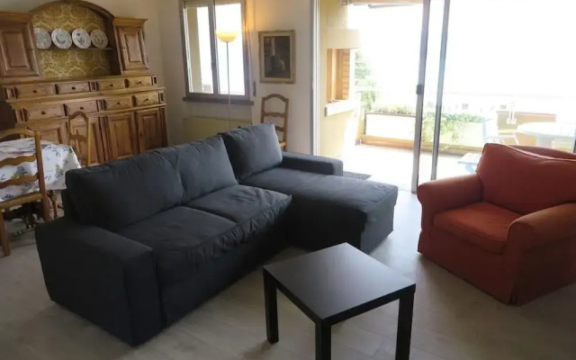 Selva 1 Lake View Apartment in Ghiffa With Pool
