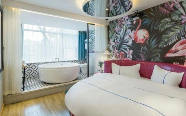 Xiyue Light Luxury Inn (Helong Gymnasium People's Hospital)