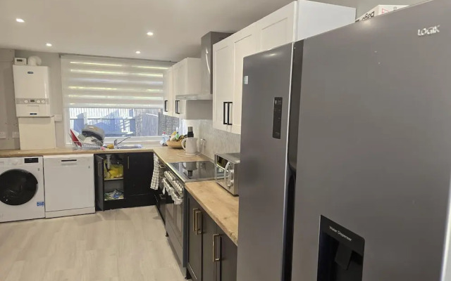 Friendly Retreat at Windermere Way Upto 6 Guests