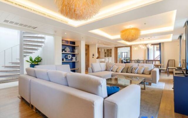 Phuket Seaview with Pool and Rooftop 4 Bedroom Skyvilla