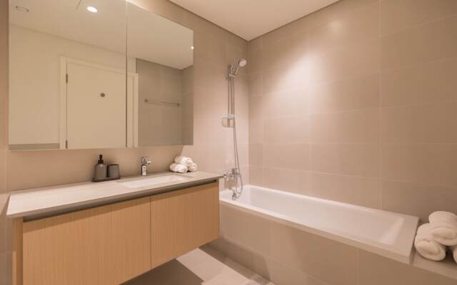Creek Beach Roomy 3BR with terrace