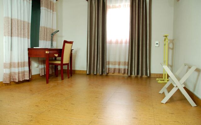 Luxe Suites Hotel