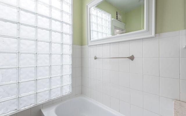 Beautiful 6BR Apt Near Olympic Stadium