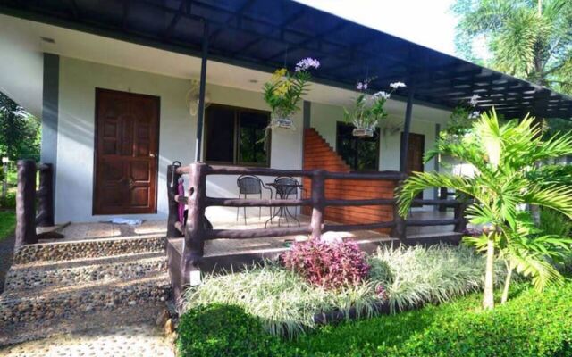 Ruenchan Resort at Saithai