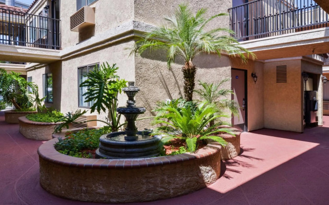 Laguna Inn & Suites