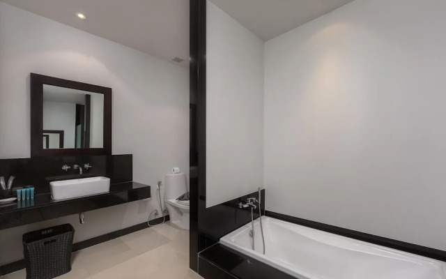 Villa Aru by Tropiclook: Onyx style Nai Harn beach