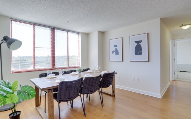 Gorgeous Apt with Rooftop City View