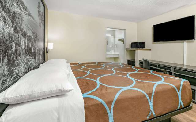 Super 8 by Wyndham Moss Point