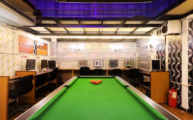 OYO 43963 T Signature Hotel