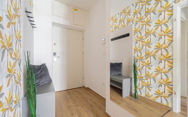 WestSide Garden Apartments by Urbanrent