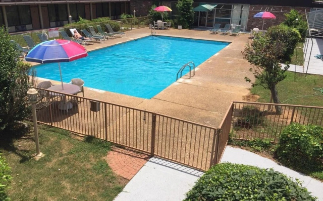 Columbus Inn & Suites