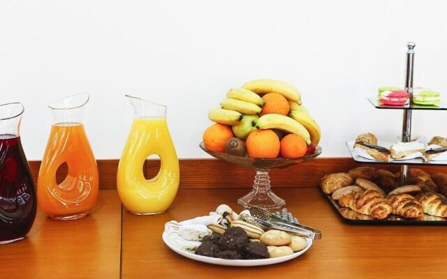 Olympus Hotel By Umbrella