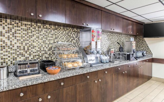 Econo Lodge Savannah Midtown