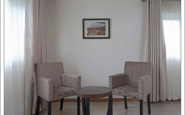 Amara Suites Emem Court