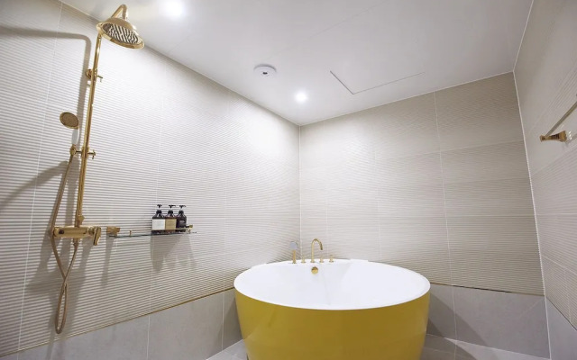 Den Basta Signature Hotel