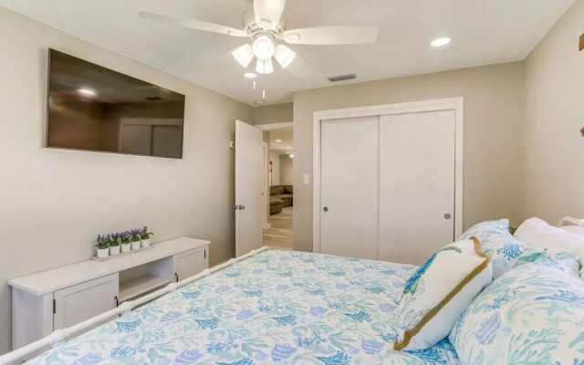Breezy Seminole Vacation Rental With Hot Tub!