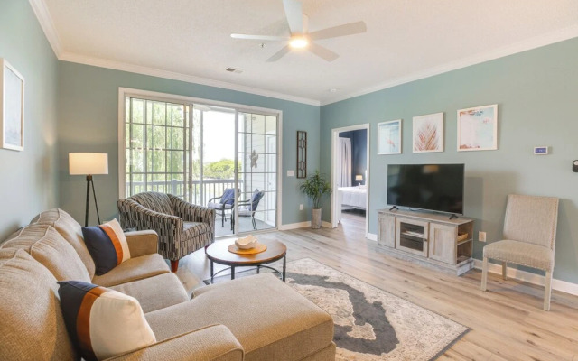 3 Mi to Barefoot Landing: Condo w/ 2 Pools!