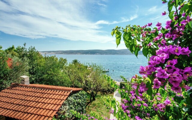 Inviting Apartment With Garden, Barbecue, Garden Furniture