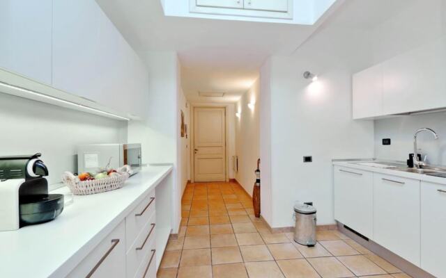 Unique Grand Trevi Fountain Apartment