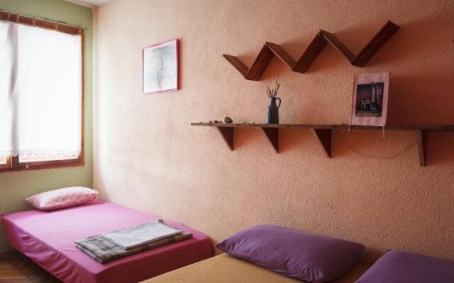 Ikar Hut Hostel