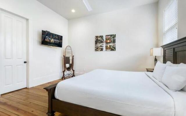 Spacious 3BR on Carondelet by Hosteeva