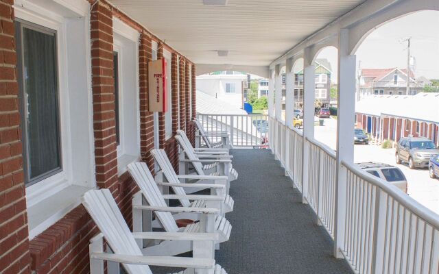 Colonial Inn Motel