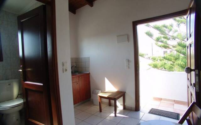 Anavaloussa Apartments