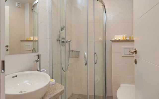 Sea-view Villa in Bol with Hot Tub, Sauna, Whirlpool