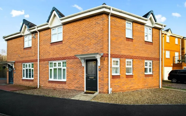 Tipton Escape Haven - 3 Bed House