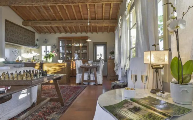 Visconti Halldis Apartment