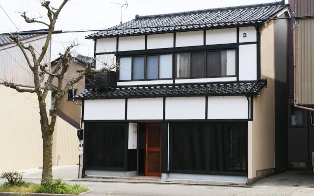 Tomarigi House