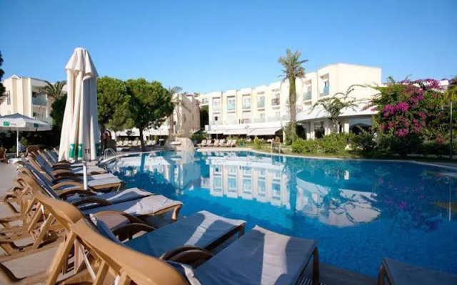 Royal Palm Beach Hotel