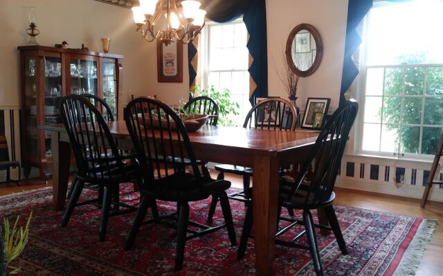 Marvel's on the Creek