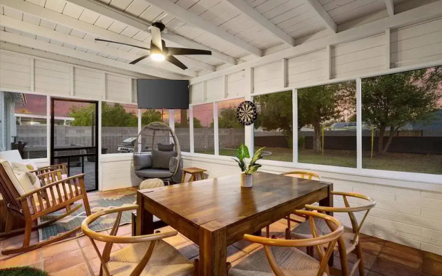Mid-century Modern Oasis w Calm Backyard Escape