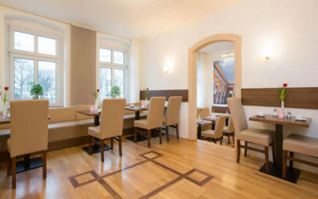 Gold Hotel