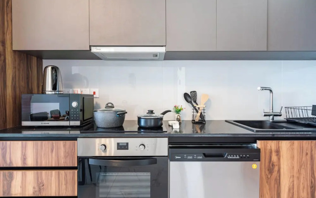 Doria 2-Bedroom Apartment & Balcony in Larnaca