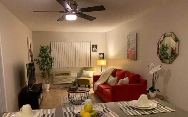 Hollywood Spacious Place