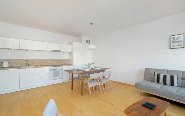 Apartment With Parking Poznań by Renters