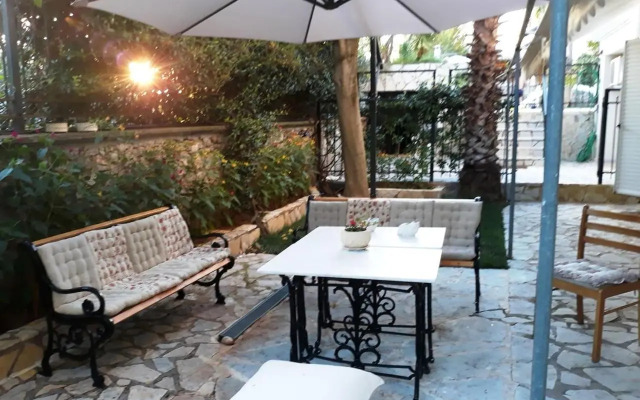Luxury Country House in Kalamata / SP